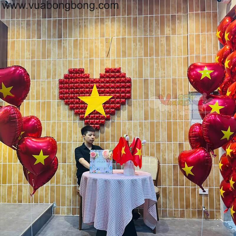 backdrop pháo bong bóng tim đỏ sao vàng lớn lễ 30/4
