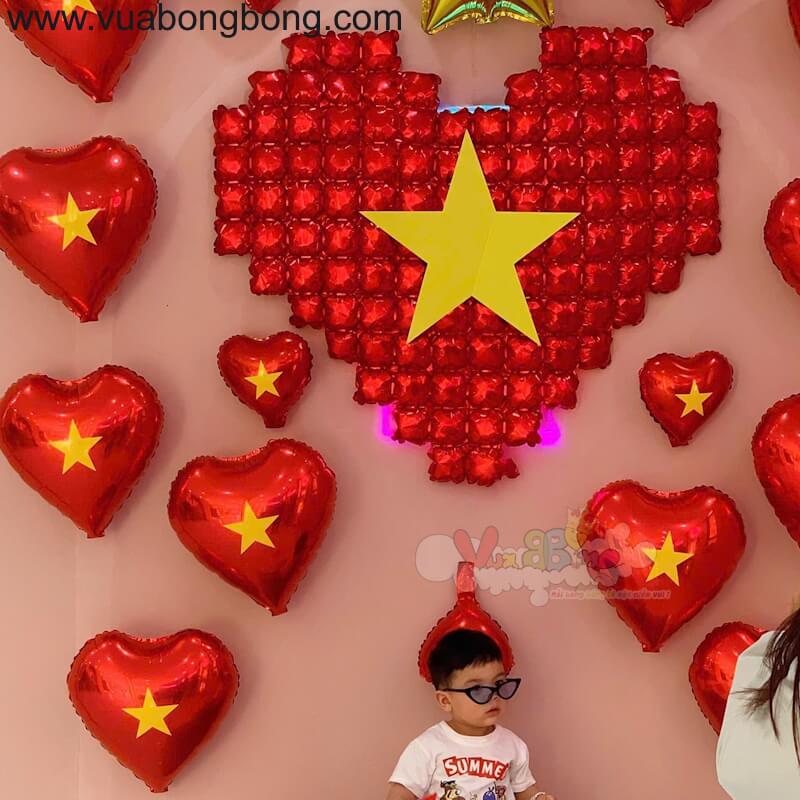 bong bóng trái đỏ lớn sao vàng trang trí chụp hình